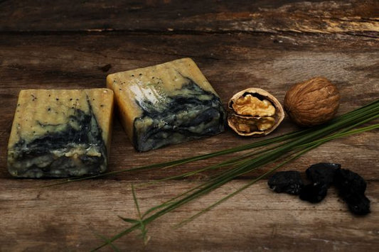 Exfoliating Walnut Activated Charcoal and Lemongrass